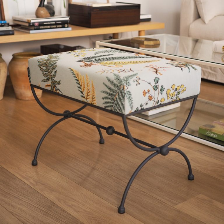 banqueta-tapizada-salón-Rozas